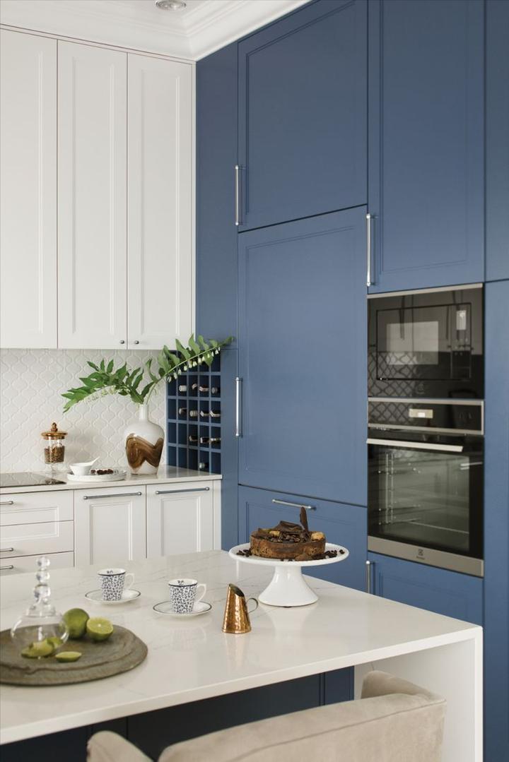 Biało-niebieska kuchnia