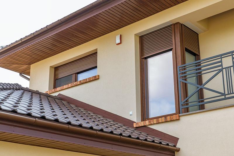 Brązowe okna w domu – klucz do odmiany wnętrza i elewacji