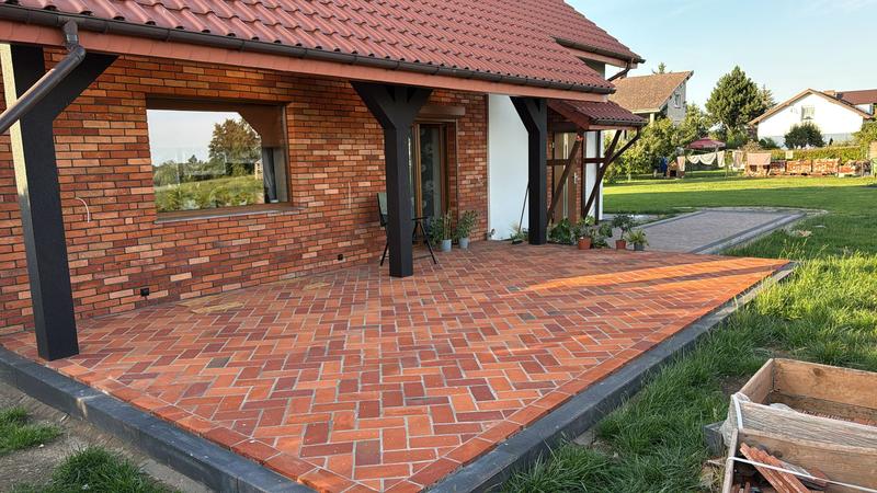 Cegła na taras: sposób na elegancką i trwałą przestrzeń zewnętrzną