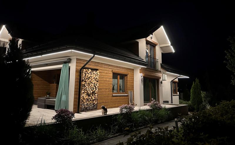 Efektowne oświetlenie elewacji z ziemi: stwórz magiczną atmosferę wokół swojego domu