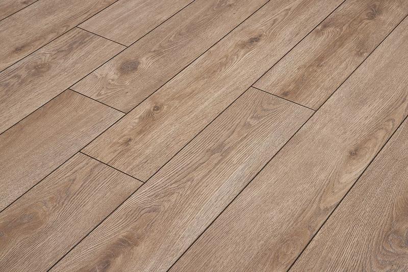 Eleganckie i Trwałe Panele z V-fugą – Idealne Rozwiązanie dla Twojej Podłogi Laminowanej