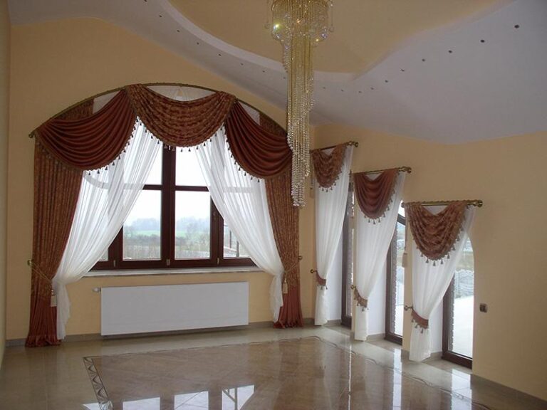 Jak wybrać idealne firany zakładane do wystroju okna?