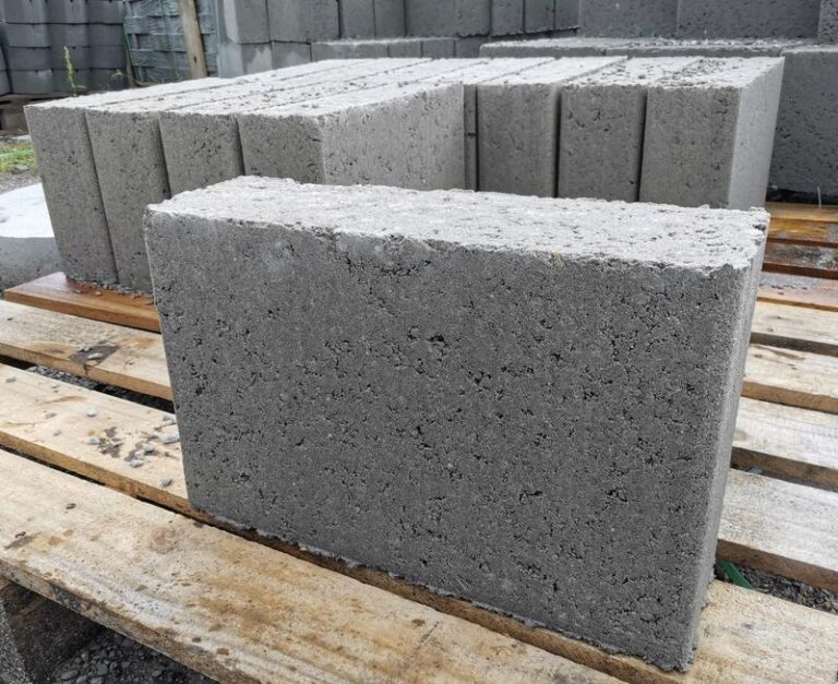 Jak zbudować trwały fundament z bloczków betonowych pod taras?