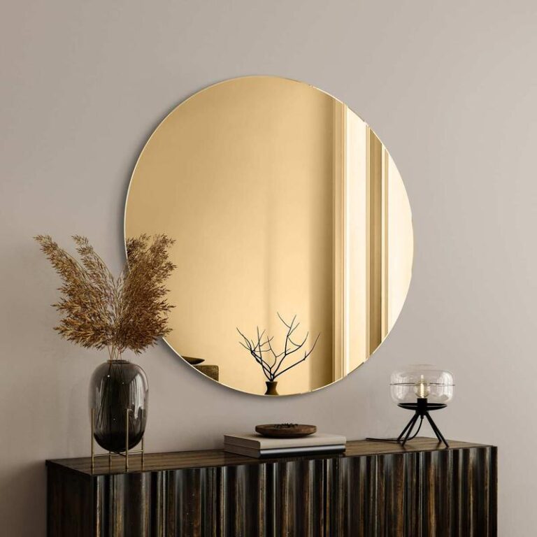 Zachwyć się dużym złotym lustrem prostokątnym w unikalnej ramie – sprawdź, co dla Ciebie przygotowaliśmy!