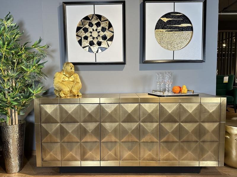 Złota komoda glamour – klucz do blasku w Twojej sypialni