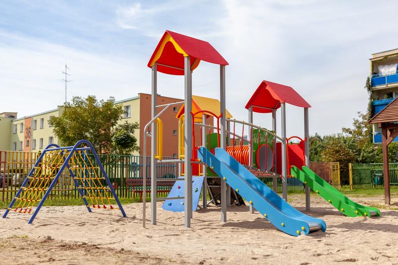 Budowa placu zabaw w ogrodzie