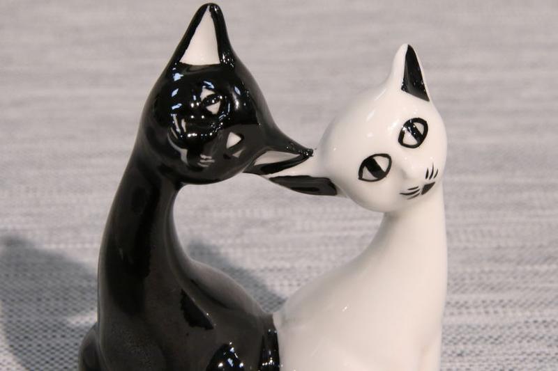 Dekoracja wnętrz porcelanowymi kotami