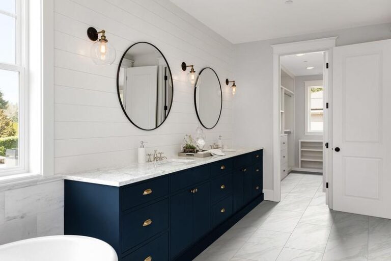 Inspirujące rozwiązania: Jak urządzić dużą łazienkę w stylowy sposób