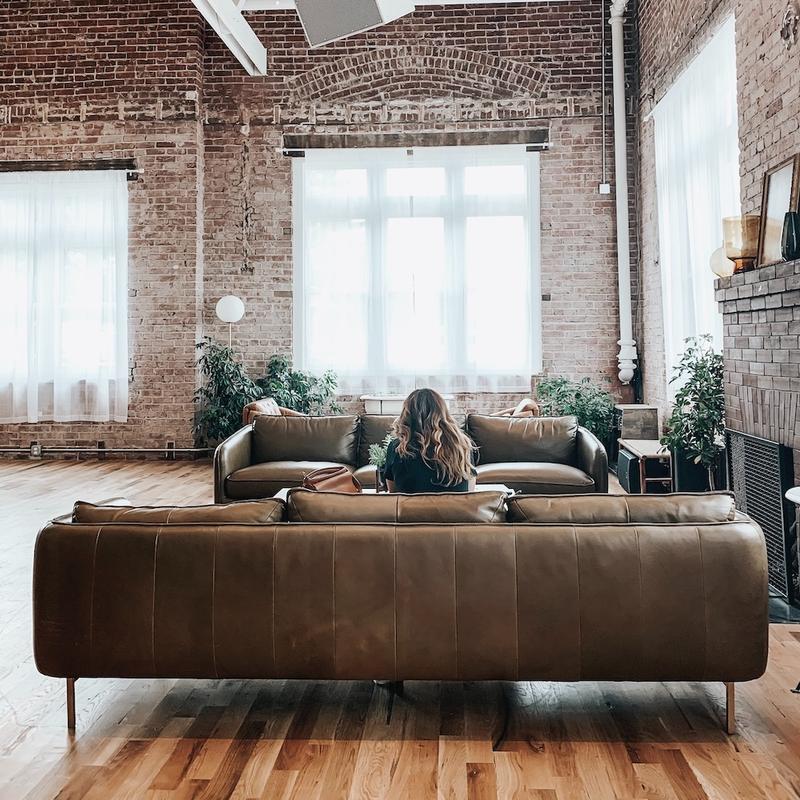 Aranżacje z cegły w ogrodzie