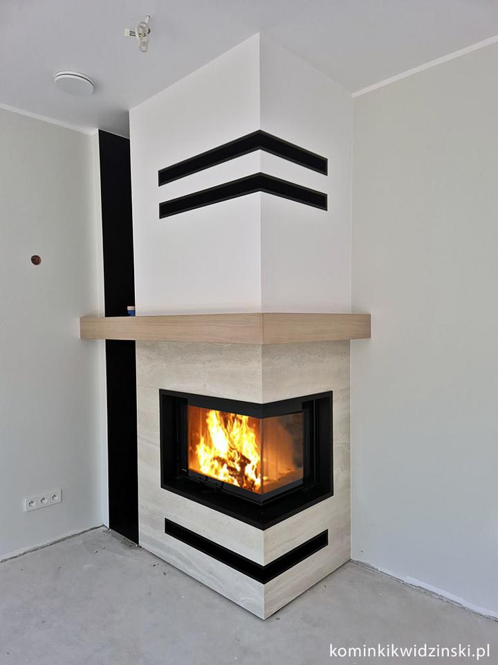 Kominek z półkami