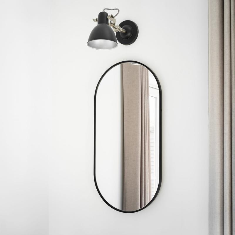 Owalne złote lustro