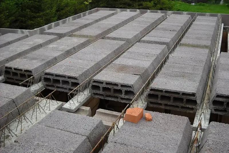 Strop monolityczny żelbetowy