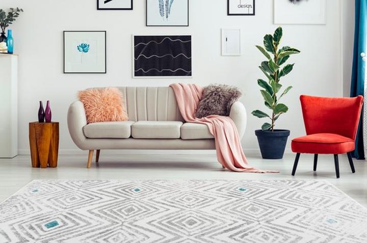 Wzory dywanów do białych mebli