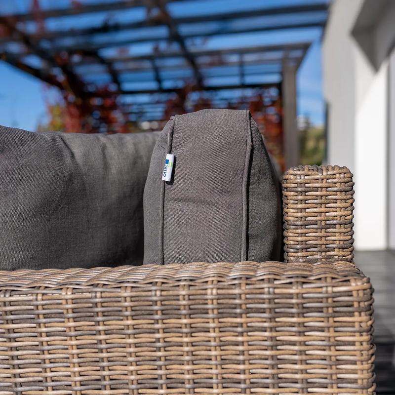 Odkryj magię relaksu na świeżym powietrzu z meblami ogrodowymi i okrągłym stołem