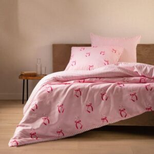 Różowa pościel 200x220 – jak stworzyć wymarzoną sypialnię?