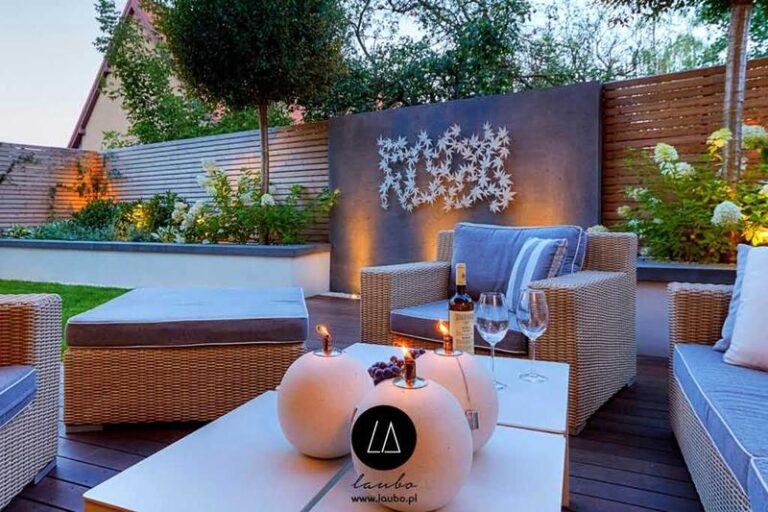 Stwórz magiczny taras przy wejściu do domu – praktyczne porady na idealną przestrzeń