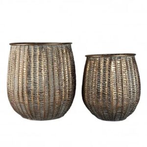 Stylowe metalowe osłonki na doniczki – łatwy sposób na ochronę roślin i zaoszczędzenie czasu