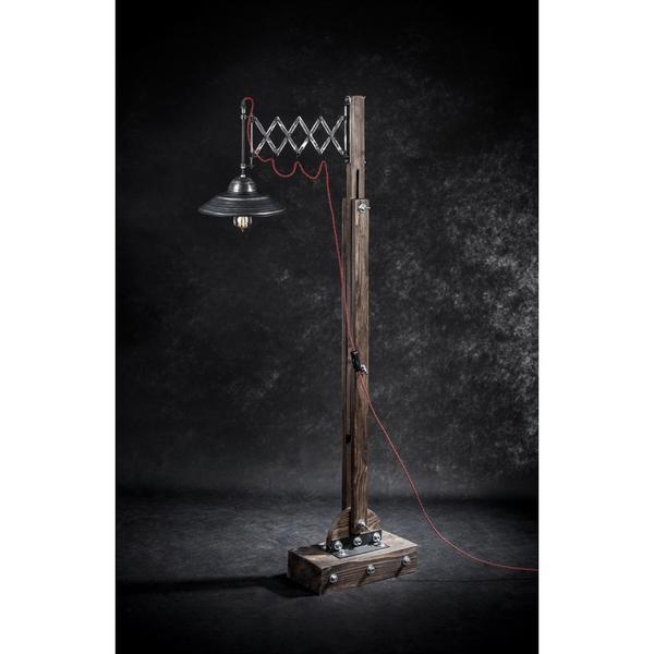 Czarne lampy stojące