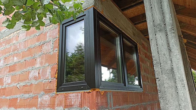 Czarne okna w architekturze