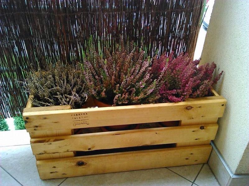 Ogrodowe kwietniki z palet