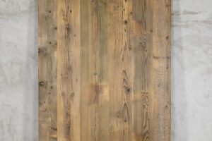 Deski na ścianę: kreatywne pomysły i inspiracje do stylowego wnętrza