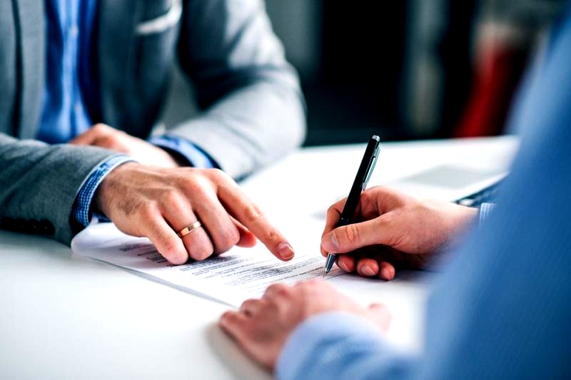 Ile zapłacisz za ubezpieczenie domu drewnianego? Poznaj czynniki wpływające na cenę