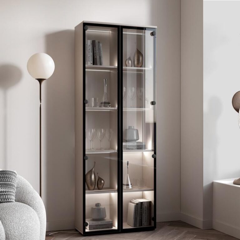 Inspiracje do salonu: jakie elementy warto wstawić do witryny? Poradnik dla każdego właściciela wnętrza