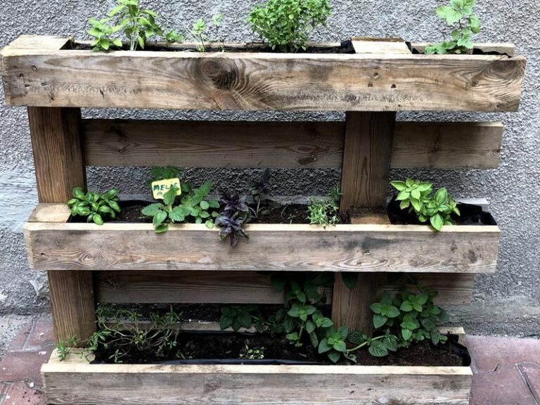 Zrób to sam: Donica drewniana z palet w kilku prostych krokach