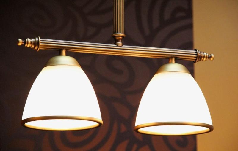 Lampy klasyczne do salonu: Ponadczasowy urok, który zawsze zachwyca